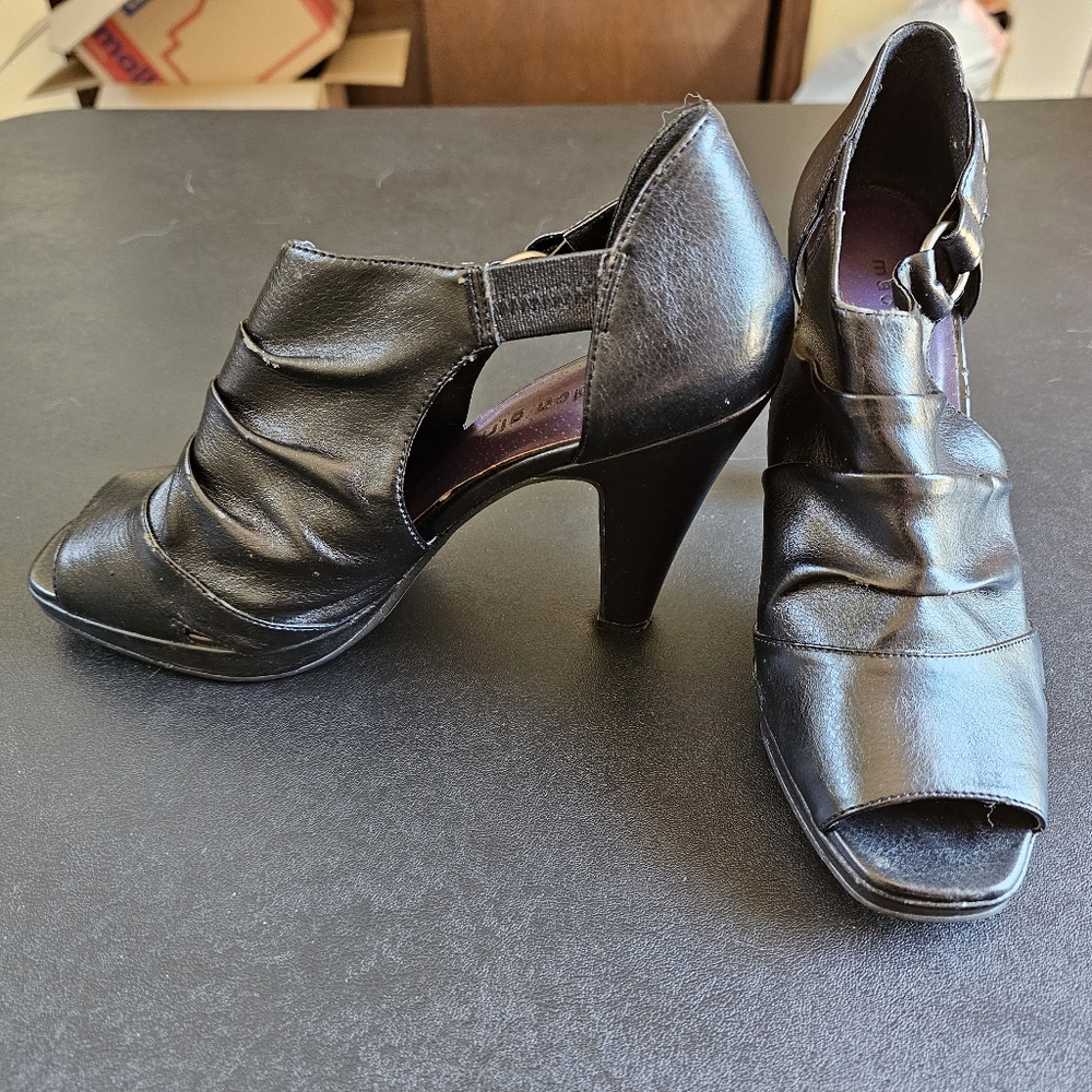 Women's heel shoes